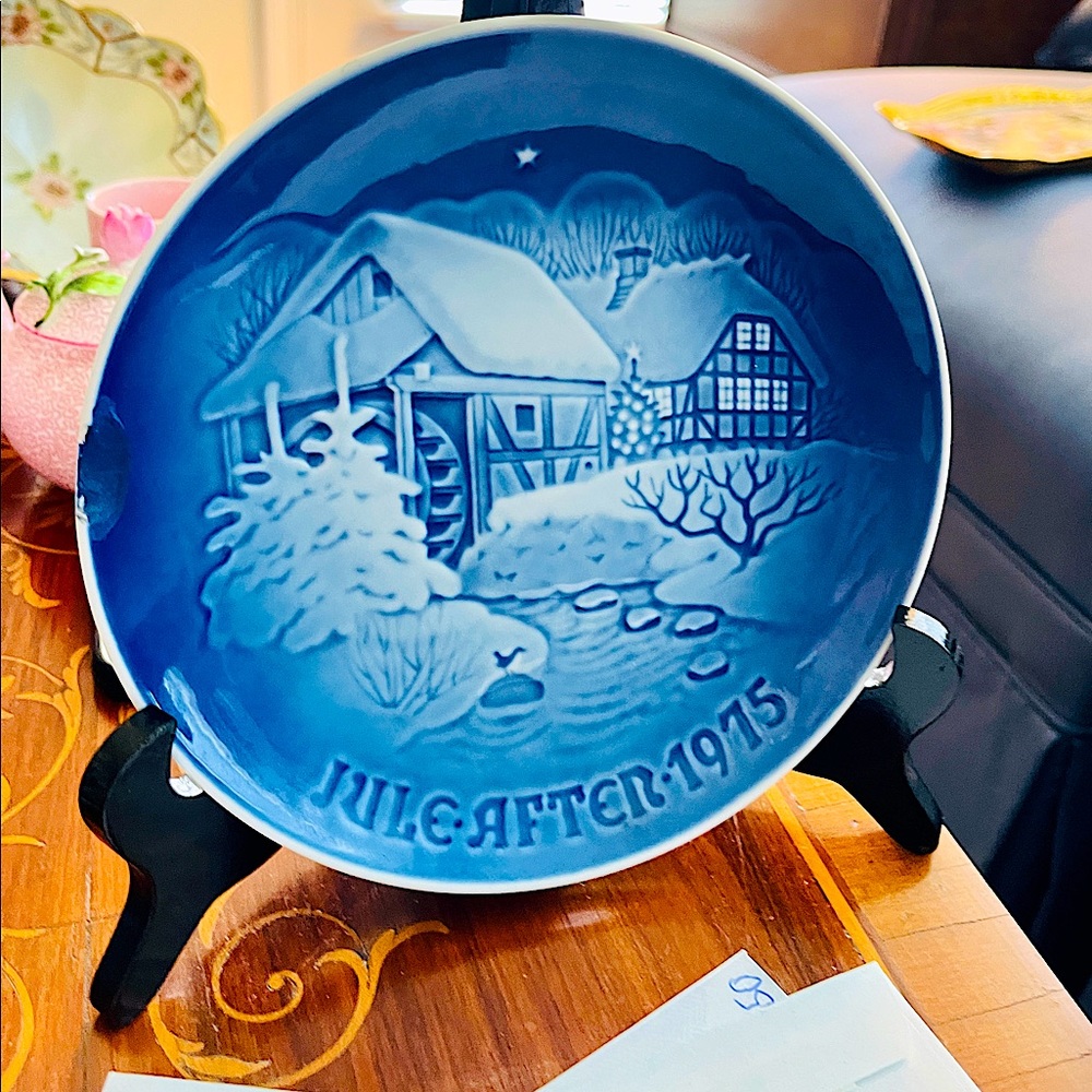 “Christmas at the Old Water Mill” title of the plate B&G stamped Copenhagen 1975